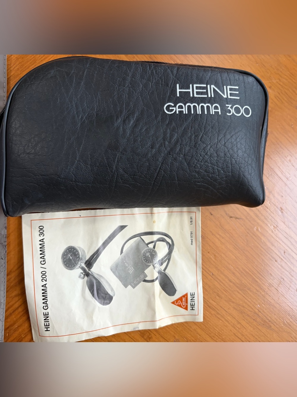 Blood Pressure Monitor Manual Sphygmomanometer Case Vintage